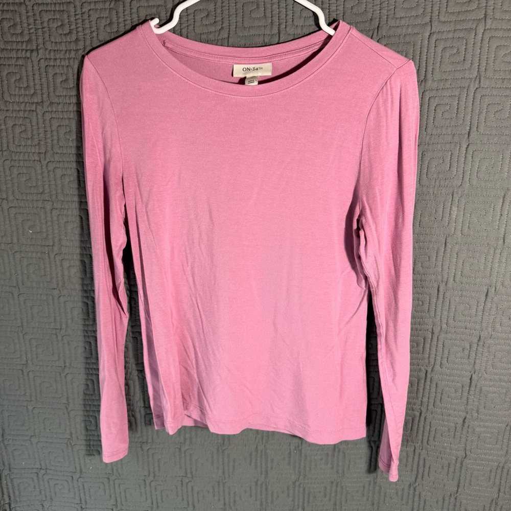 On 34th T-Shirt Women’s Size Medium Pink Long Sleeve